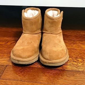 UGG Jona Boot size 9 toddler in Cognac